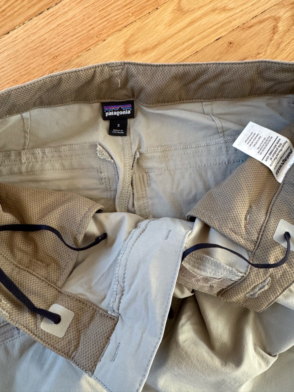 Patagonia Women’s Light Beige/Taupe Cargo Convertible Hiking Pants - Picture 3 of 4